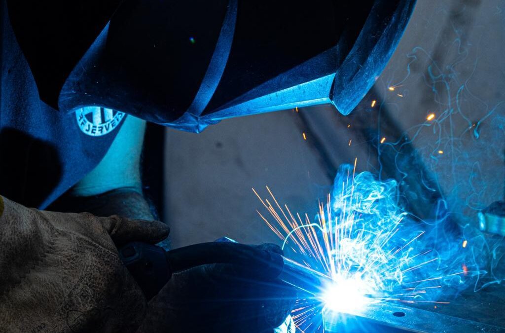 Escalera de caracol a medida: cuándo es necesaria y cuándo no