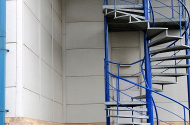 Factores a considerar antes de construir una escalera de caracol exterior segura