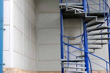 Factores a considerar antes de construir una escalera de caracol exterior segura