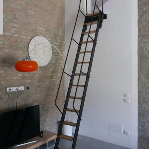 Escalera de rampa rigida para altillo