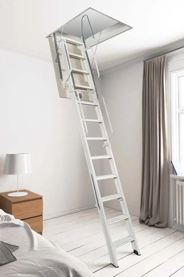 Escalera de caracol redonda con peldaños de madera RF20-R2, Rfserveis