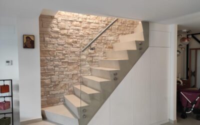 Barandilla de cristal interior: cuándo compensa y cuándo no