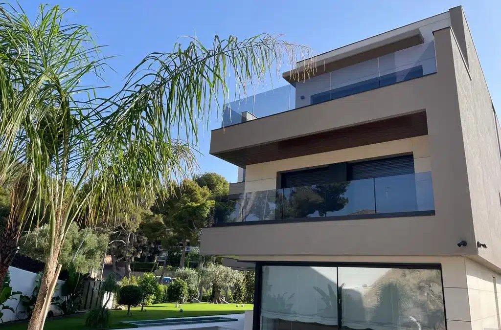 Barandilla de cristal para balcón: los errores más comunes y cómo evitarlos