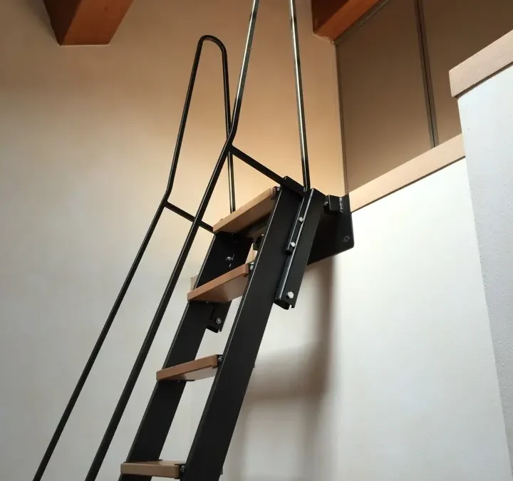 Cómo elegir una escalera escamoteable para buhardillas, altillos o espacios reducidos