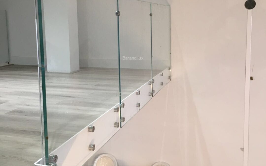 Barandillas de cristal para terrazas: cuándo NO elegirlas y cuándo sí