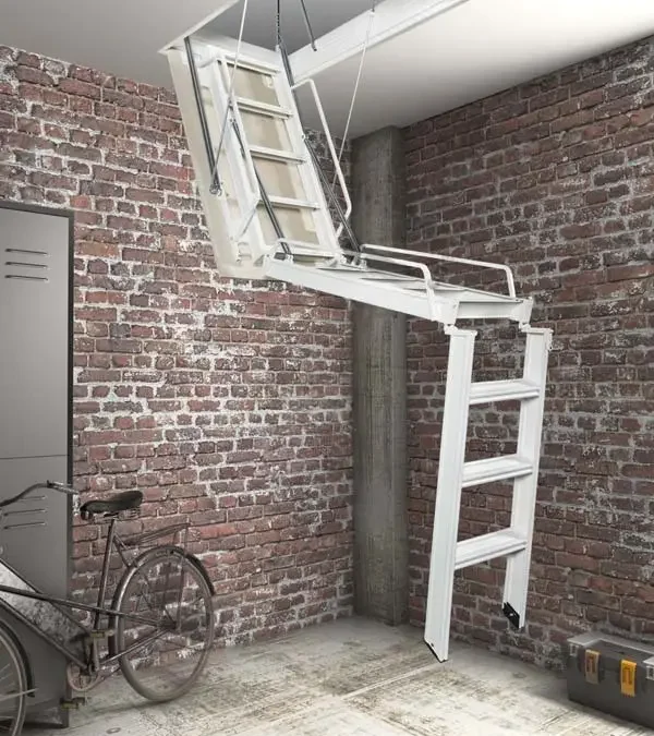 ¿Cómo se instalan las escaleras escamoteables en falso techo?