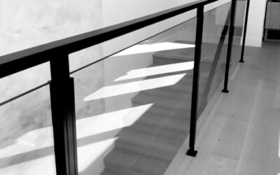 Cómo elegir una barandilla de cristal y metal: seguridad, diseño y mantenimiento