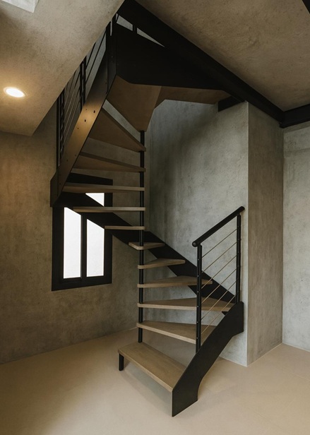 Escalera a medida para huecos o espacios pequeños by barandilux portada 01