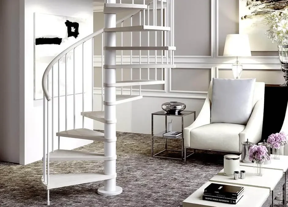 Escaleras de caracol para espacios pequeños: qué soluciones funcionan de verdad