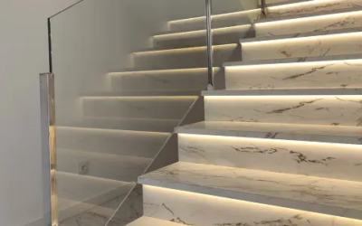 Barandilla de cristal con montantes metálicos para escaleras: cuándo tiene sentido y cuándo no